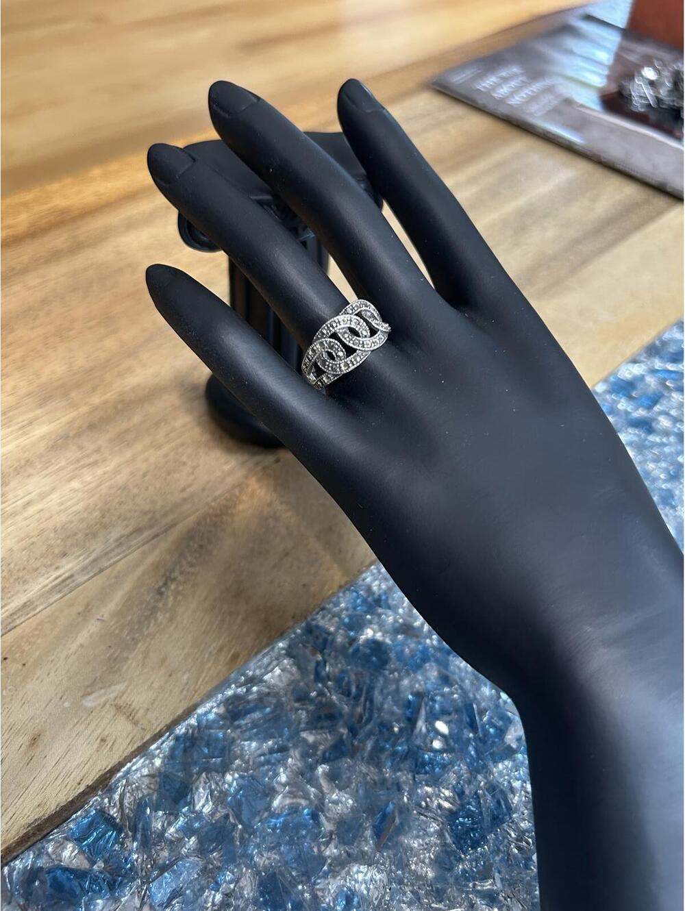Silver Women's Ring with Chain Link Design